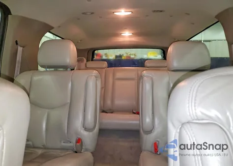 2005 Chevrolet Suburban K1500 z USA, uszkodzony, nr VIN 1GNFK16ZX5J121045